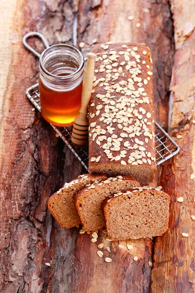 Pan con miel y avena — Foto de Stock