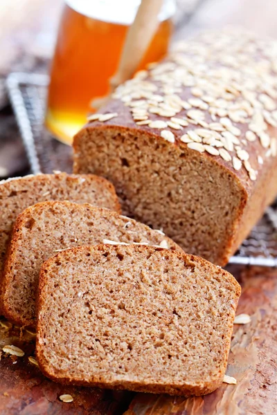 Pan con miel y avena — Foto de Stock