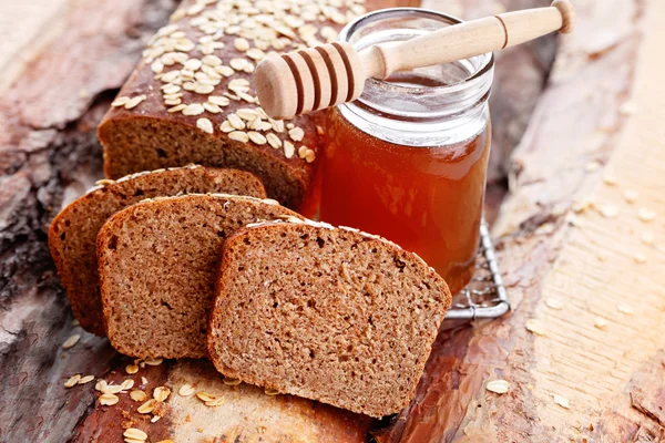 Pan con miel y avena — Foto de Stock