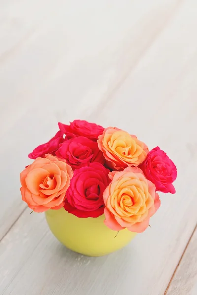 Adorável buquê de rosas — Fotografia de Stock