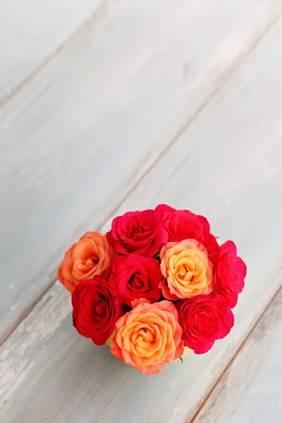 Όμορφη ανθοδέσμη με τριαντάφυλλα — Φωτογραφία Αρχείου