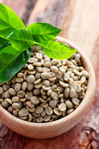 Миска повна кавових зерен — стокове фото