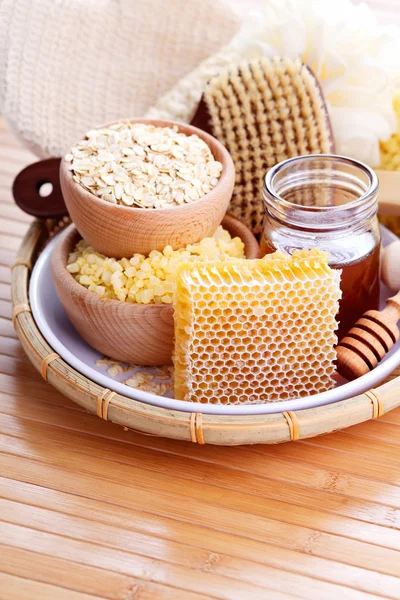 Honey and spa treatment — Stock Photo, Image