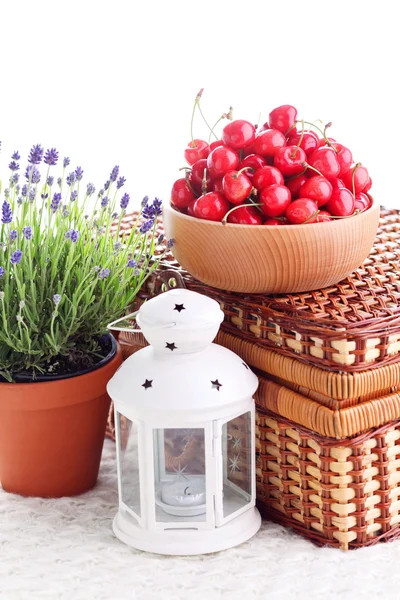 Bowl of fresh red cherries — Stock Photo, Image