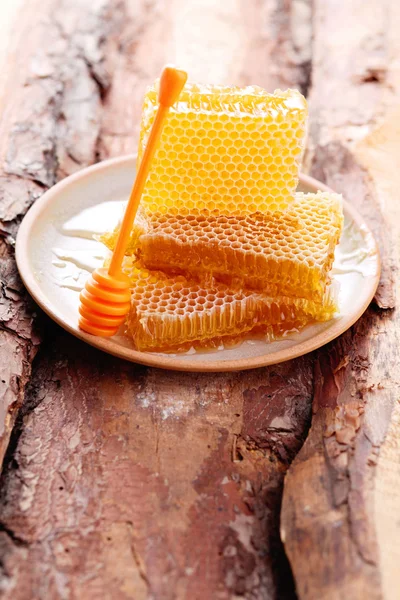 Honeycomb on plate on table — Stock Photo, Image