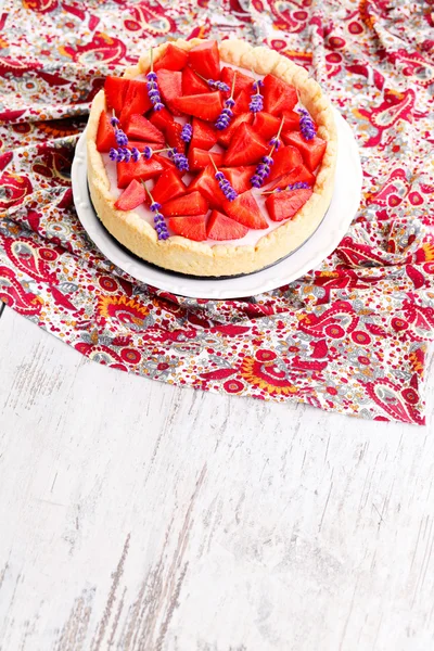 Ev yapımı çilekli cheesecake — Stok fotoğraf