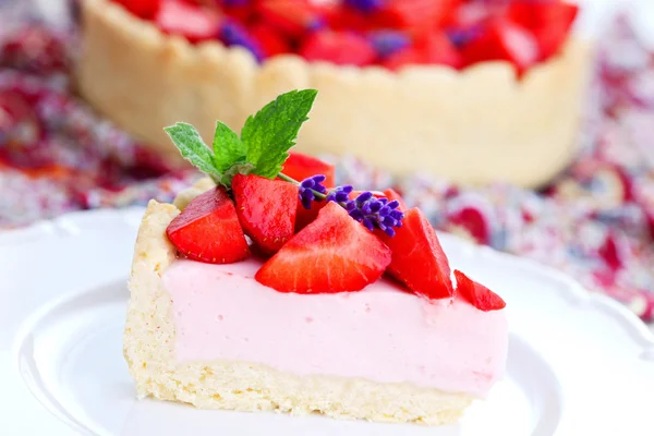 Homemade strawberry cheesecake — Stock Photo, Image