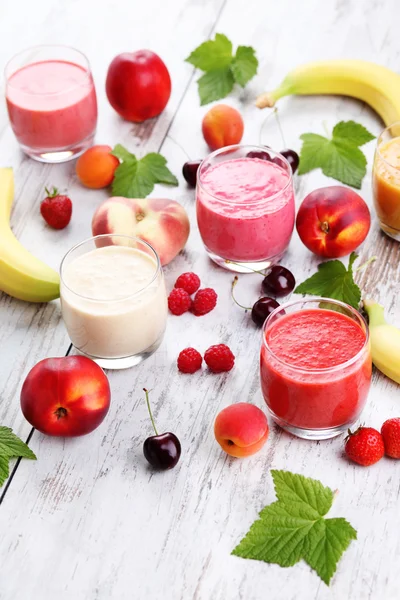 Smoothies frutados caseiros — Fotografia de Stock