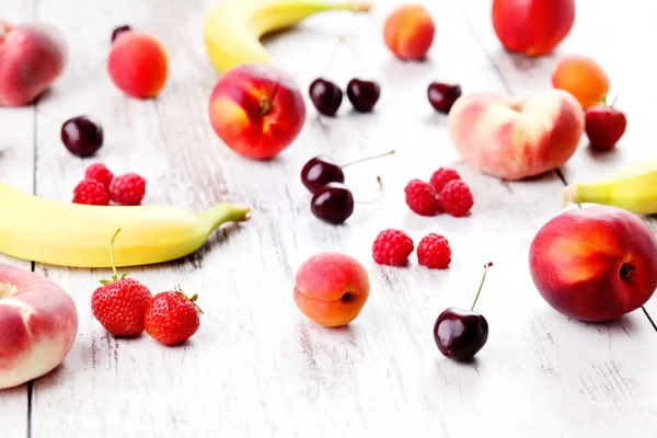 Kotitekoiset hedelmäiset smoothiet — kuvapankkivalokuva