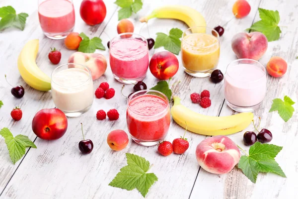 Smoothies frutados caseiros — Fotografia de Stock