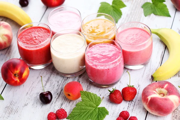 Homemade fruity smoothies — Stock Photo, Image