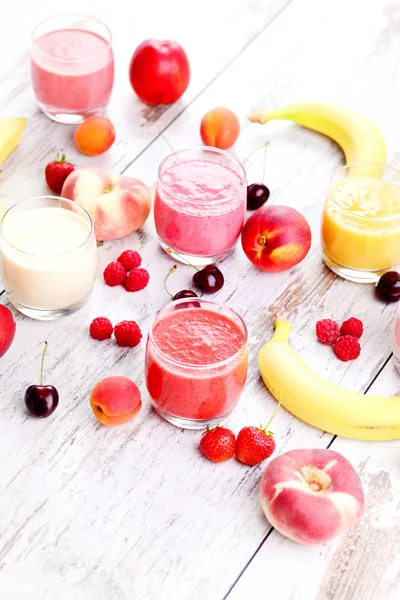 Smoothies frutados caseiros — Fotografia de Stock