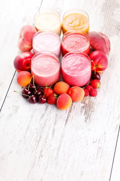 Smoothies frutados caseiros — Fotografia de Stock