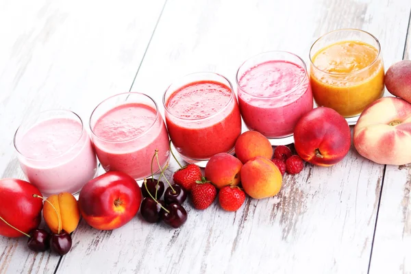 Hemgjord fruktig smoothies — Stockfoto