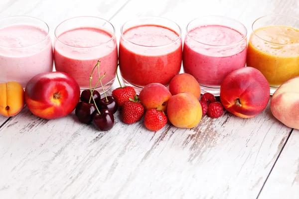 Smoothies frutados caseiros — Fotografia de Stock