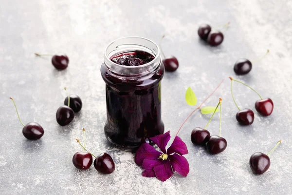 Engarrafamento de cereja — Fotografia de Stock