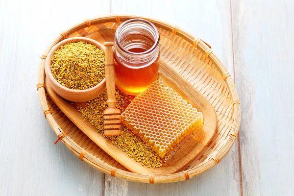 Bee pollen — Stock Photo, Image