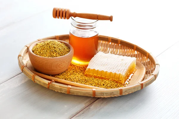 Bee pollen — Stock Photo, Image