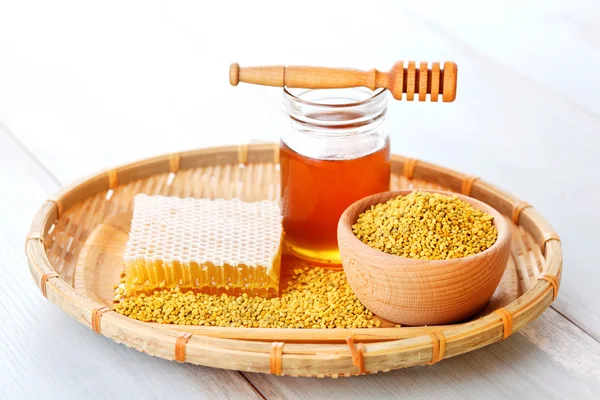 Bee pollen — Stock Photo, Image