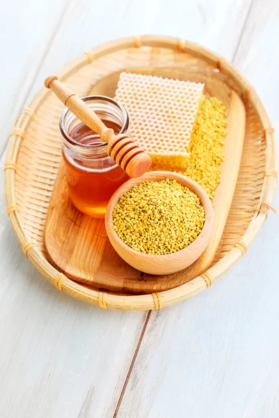 Bee pollen — Stock Photo, Image