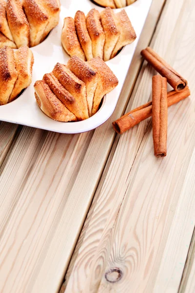 Zelfgemaakte kaneel broodjes — Stockfoto