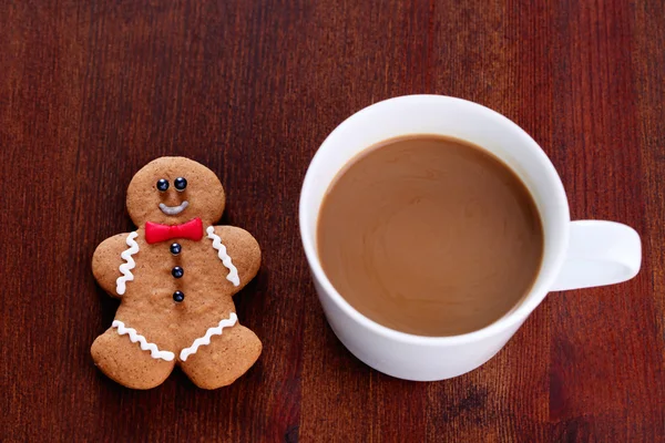 Lebkuchenmann mit Kaffee — Stockfoto