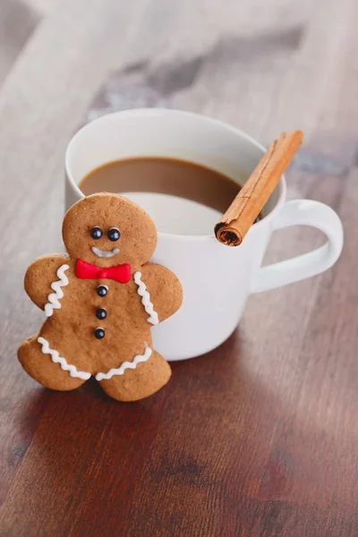 Gingerbread man met koffie — Stockfoto