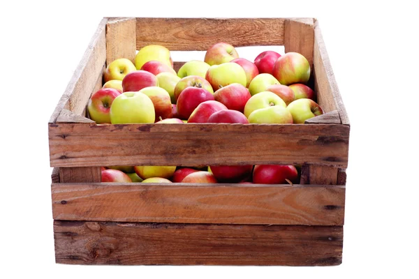 Boîte à caisses en bois pleine de pommes fraîches — Photo