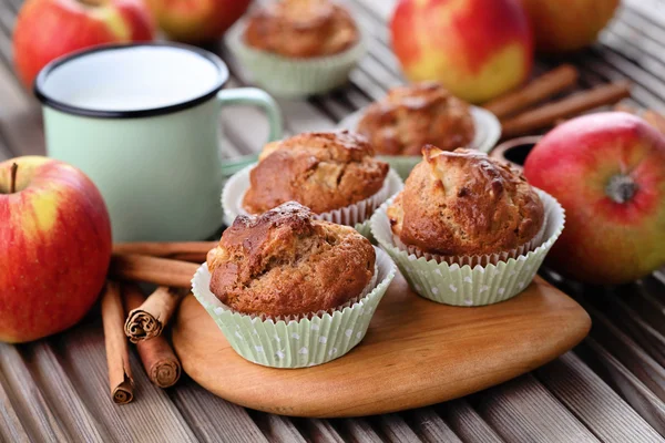 Deliziosi muffin con mela e avena — Foto Stock