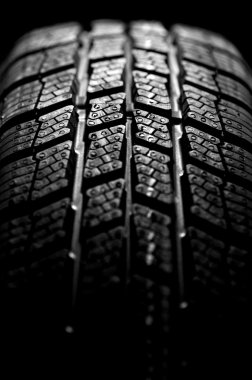 siyah üzerine izole kış lastiği 