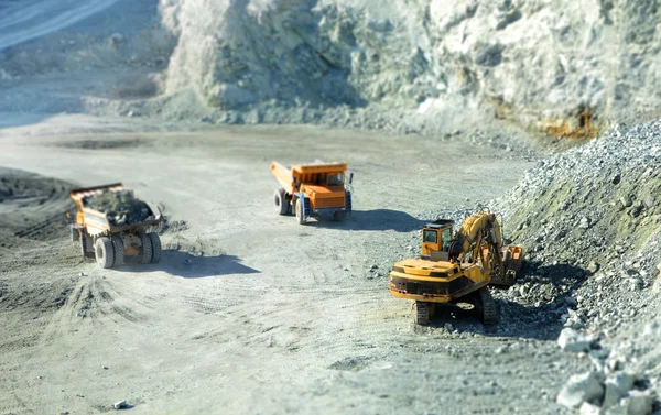 採石場の大きな黄色いトラック — ストック写真