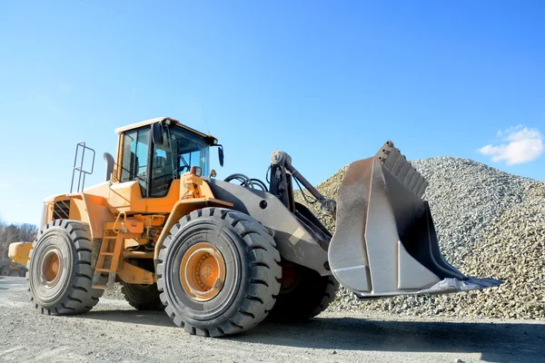 büyük sarı maden kamyonu 