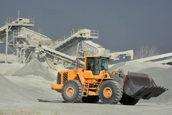 Büyük sarı maden kamyonu — Stok fotoğraf