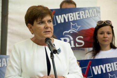 Swidnik, Polonya - 21 Ağustos 2015: Beata Szydlo parliamen sırasında