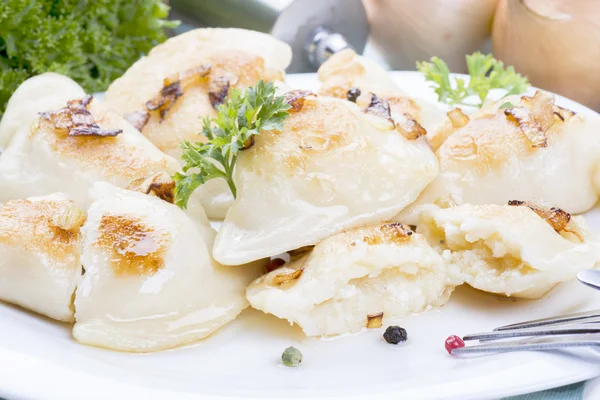Hemgjord pierogi dumplings — Stockfoto