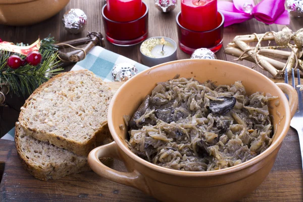 Traditionele Poolse zuurkool met champignons — Stockfoto