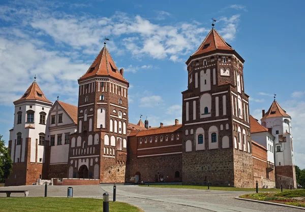 Castillo de Mir en el pueblo urbano de Mir, región de Grodno, Bielorrusia — Foto de Stock