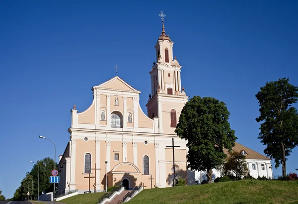 Katholische Kirche der Auffindung des heiligen Kreuzes und des Klosters von Bernardine. hrodna (grodno). Weißrussland — Stockfoto