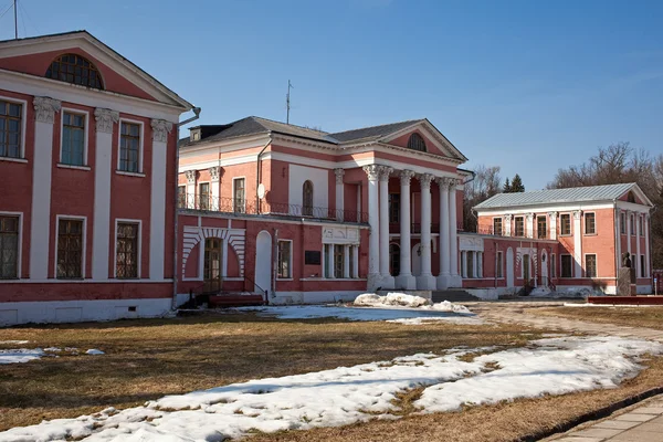 Russie, région de Moscou - 30 mars 2016 : Manoir Zagryazhsky (Goncharov), village de Yaropolets . — Photo