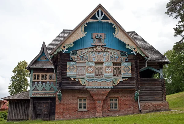 Russland, smolensk region - 7 juli 2015: historischer und architektonischer komplex "teremok" im dorf talashkino (flenovo)). — Stockfoto