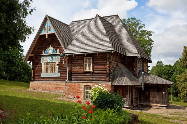 Russland, smolensk region - 7 juli 2015: historischer und architektonischer komplex "teremok" im dorf talashkino (flenovo)). — Stockfoto