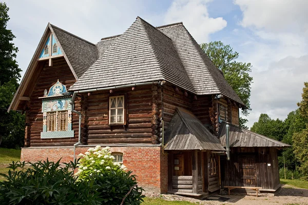 Russland, smolensk region - 7 juli 2015: historischer und architektonischer komplex "teremok" im dorf talashkino (flenovo)). — Stockfoto