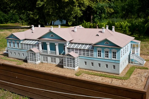 Rusya, Smolensk bölgesi - 7 Temmuz 2015: yıkılan manor maket.