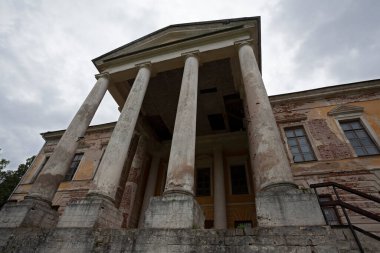 Tver bölgesi, Rusya - 21 Temmuz 2013: Ana binanın verandası Znamenskoye-Rajok