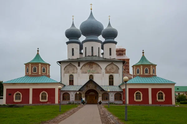 Ρωσία Tikhvin Ιουλίου 2013 Μονή Κοιμήσεως Της Θεοτόκου Tikhvin Καθεδρικός — Φωτογραφία Αρχείου