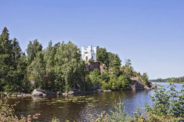 Widok Kaplicę Ludwigsburg Monrepos Park — Zdjęcie stockowe