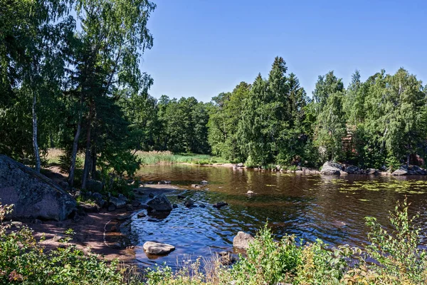 Jezioro Parku Monrepos Karelii — Zdjęcie stockowe