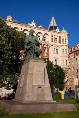 Çek Cumhuriyeti, Prag - 1 Temmuz 2013: Czech yazarı ve halk figürü Alois Jirasek Anıtı  
