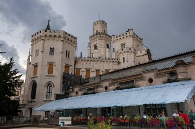 Çek Cumhuriyeti, Hluboka nad Vltavou - 3 Temmuz 2013: Hluboka nad Vltavou zenginleştirilmiş neo-gotik şato