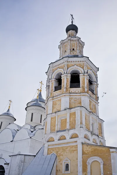 A Torre do Sino no Mosteiro Spaso-Prilutsky. Vologda. Rússia — Fotografia de Stock